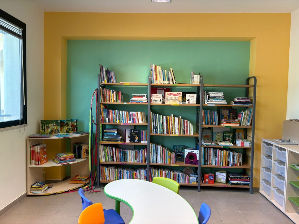 foto biblioteca stanza bimbi 1